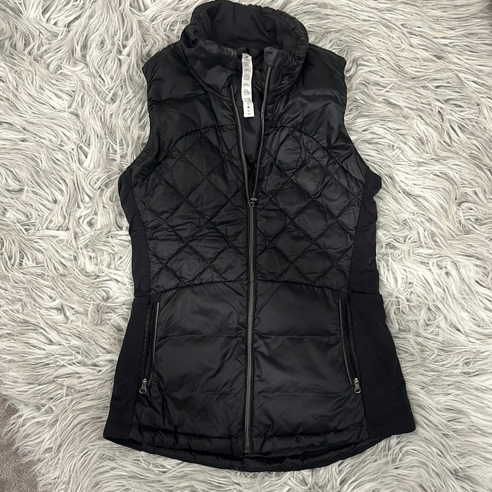 LULULEMON black puffer vest